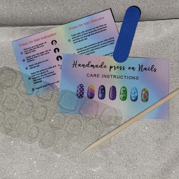 Handmade Press On Nails - Picture 4 of 4